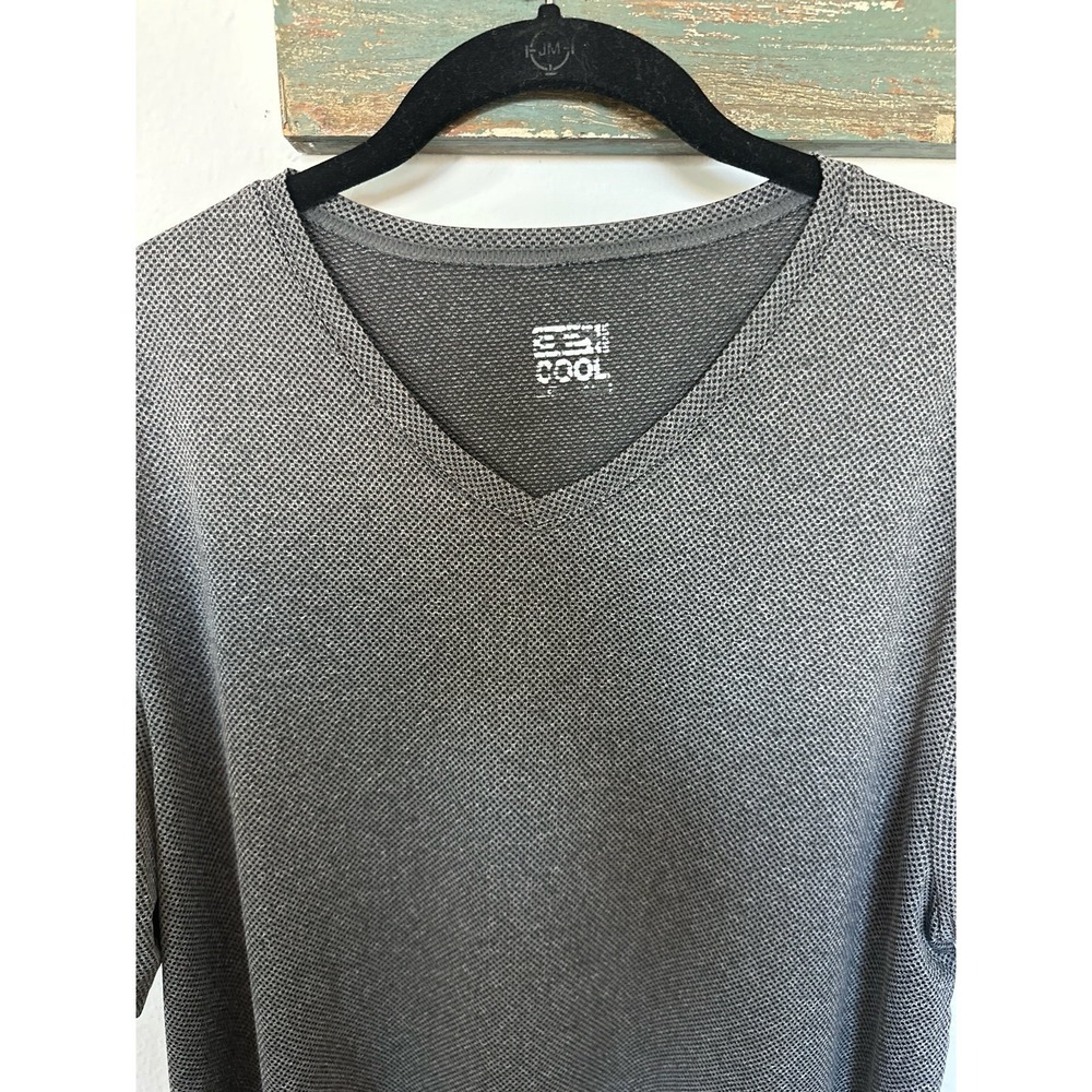 32 Degrees (32° COOL) Men's V-Neck T-Shirt in charcoal